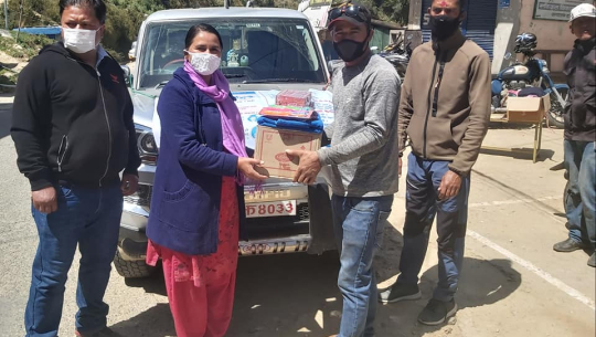 कोभिड– १९ः डडेल्धुराको आइडिइएसद्वारा तीन स्थानीय तहलाई सहयोग