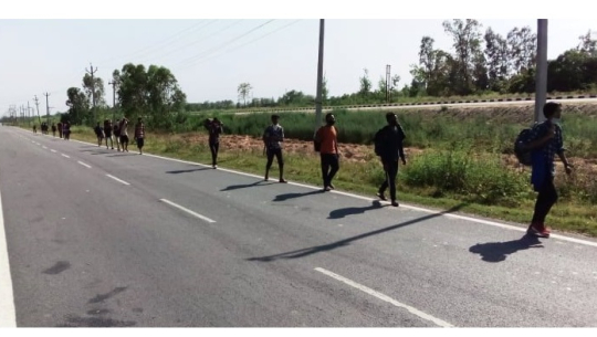 भारतबाट सुदूरपश्चिम आउन ९० किलोमिटर हिँडेका २७ जनालाई झुक्याएर पूरानै ठाउँमा पुगाइयो