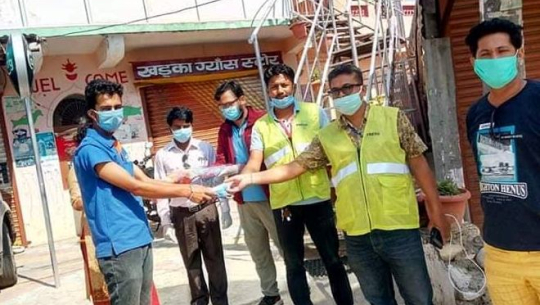 प्रेस युनियन कैलालीद्धारा डोटीका पत्रकारलाई सुरक्षा समाग्री हस्तान्तरण