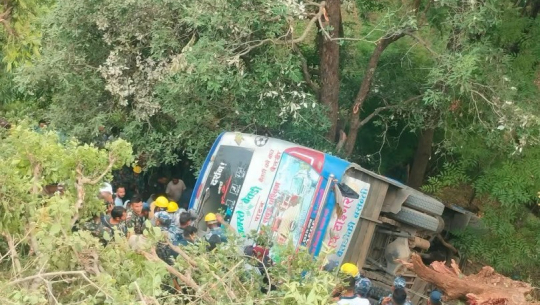 बैतडीमा बस दुर्घटना : एकको मृत्यु, १० जना घाइते