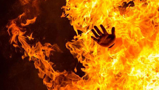 दार्चुलामा श्रीमानले घरमा लगाएको आगोमा जलेर एक महिलाको मृत्यु