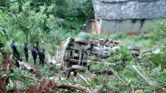 अछाममा ट्रक दुर्घटना हुँदा पाँच जना घाइते