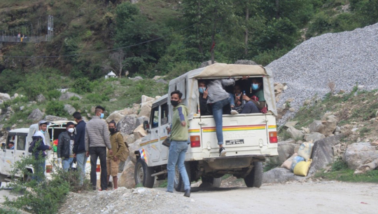 बाजुरा प्रशासनले निर्धारण गरेकोे भाडाप्रति जीप व्यवसायीको आपत्ती