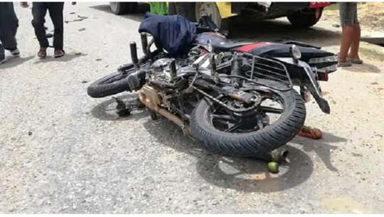 डोटीमा मोटरसाइकलले बालकलाइ ठक्कर दिँदा २ जना घाइते