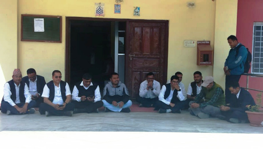 सुदूरपश्चिमका लेखा समूहका कर्मचारीको मुख्यमन्त्री कार्यालय धर्ना