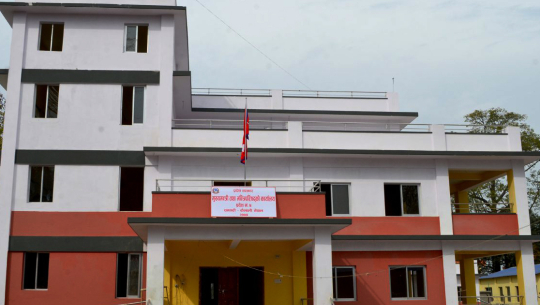 १७ लाखको मर्मत सम्भार गरि हस्तान्तरण गरिएको मुख्मन्त्री कार्यालयमा चार महिना नपुग्दै १७ लाख सोही शिर्षकमा खर्च