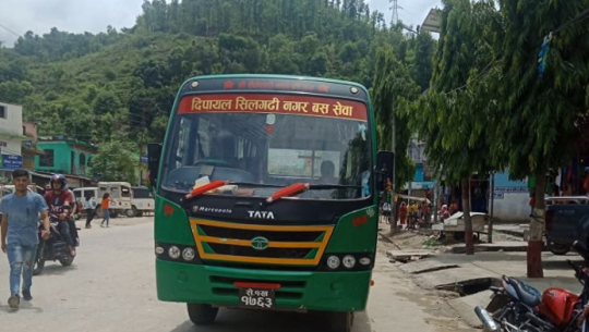 डोटीमा ईन्धनको मुल्यबृद्धी भएको भन्दै नगर बसको भाडा बढाइयो