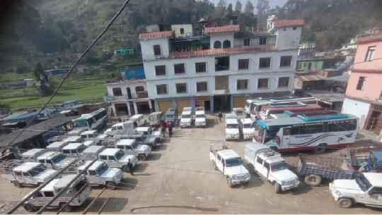 डोटीको बसपार्कमै पार्किङ