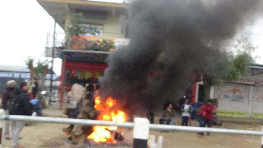  प्लास्टिक र टायर बालेर आगो ताप्दा हुन्छ फोक्सोमै क्यान्सर