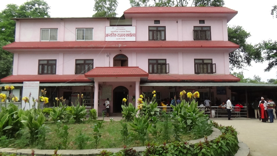 आन्तरिक राजश्व कार्यालय धनगढीमा सेवा पाउँन चार दिन लाईन