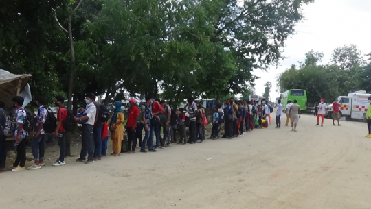 त्रिनगर–गौरीफन्टा नाकामा लालाबाला च्याँपेर भारत जानेको घुइँचो