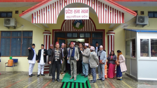 सुदूरपश्चिममा ३ करोडको पूर्वाधार कार्यक्रम : कार्यकर्ता रिझाउन सांसदले खुद्रे योजना पार्दै