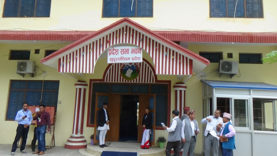 विज्ञहरु भन्छन्–भ्रष्टाचार बढाउन सुदूरपश्चिम सरकारले कनिका छरे जस्तै बजेट ल्यायो