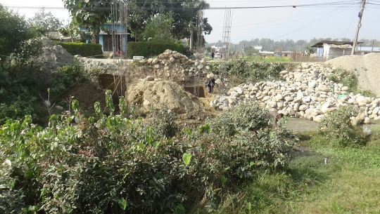 रोकिएन धनगढीमा खोलानाला अतिक्रमण, उप–महानगरपालिका बेखबर