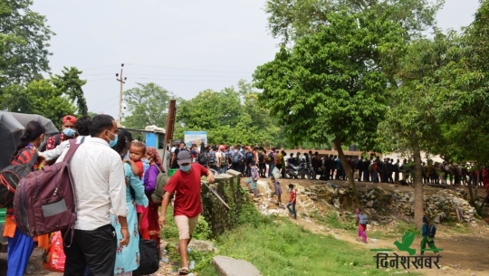 सुदूरपश्चिमका नाकाबाट मुग्लान पस्नेको प्रश्न, ‘खै कहाँ छ सरकार ?’