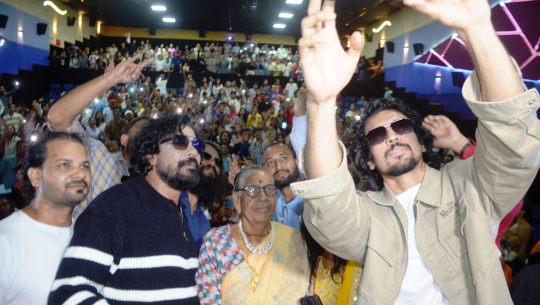 आमा भागरथी, छोरा समिरको साथमा अभिनेता विराज भट्ट