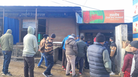 डडेल्धुरामा एक व्यवसायी मृत फेला