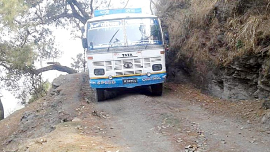 शिलन्यास भएको ३२ बर्षसम्म पनि सहजपुर–दिपायल सडकको ४३ किलोमिटरमा ट्रयाक खोल्न बाँकी