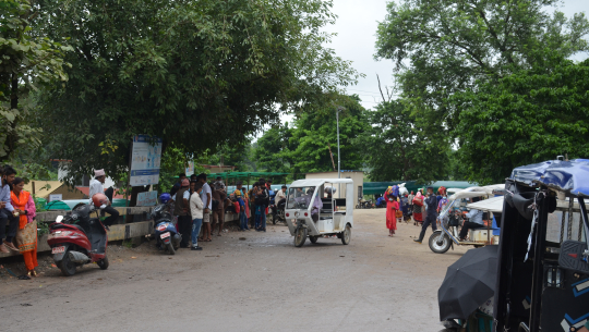 त्रिनगर–गौरीफन्टा नाकामै लुटिन्छन् नेपाली