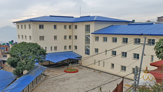 गोरखा अस्पतालमा डाक्टरमाथि ढोका थुनेर कुटपिट