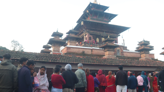 तलेजु भवानीको दर्शन गर्न भक्तपुरमा भक्तजनको ओइरो