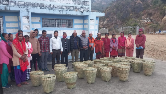बोगटानको सातफरीमा डस्टबिन स्वरूप व्यापारीलाई डोका वितरण