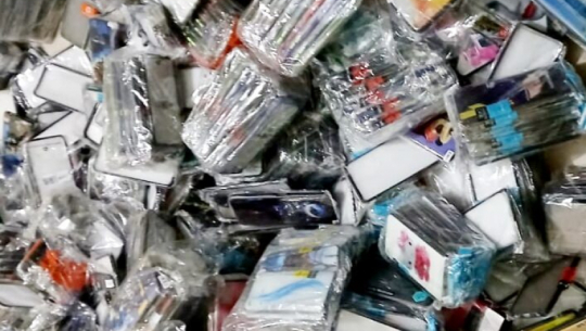 कञ्चनपुरबाट भन्सार छलीका मोबाईल कभर र खेलौना बरामद 