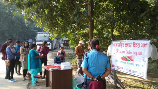 २४ औ राष्ट्रिय कण्डम दिवस: २ हजार ७ सय कण्डम वितरण