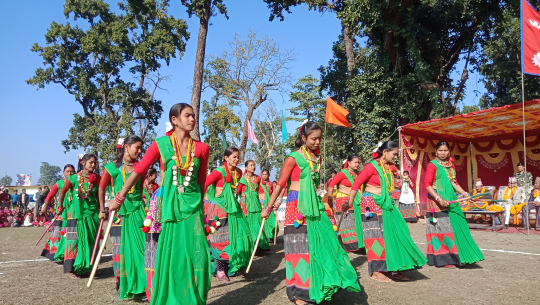 थारु युवतीहरुको लट्ठी नाच मोह
