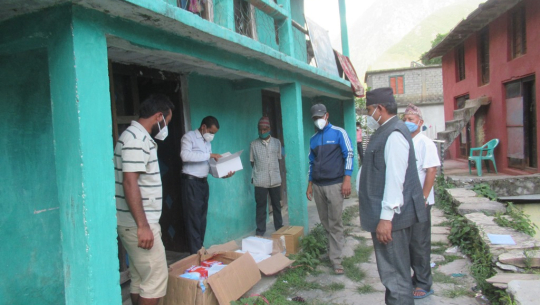 बझाङका युवाद्वारा भिटिएम खरीद गरी नगरपालिकालाई हस्तान्तरण