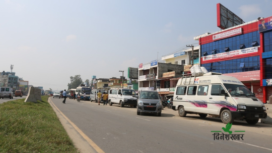 बसपार्क जस्तै बन्यो धनगढीको ६ लेन, ट्राफिक प्रहरी रमिते