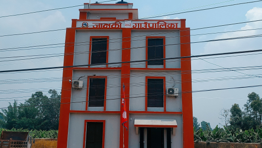 कृषि ज्ञानकेन्द्र कैलालीद्धारा किसानलाई कृषियन्त्र वितरण