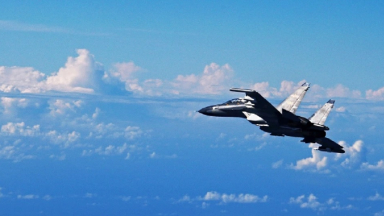 आकाशमै दुई पाइलटबीच मुक्का हानाहान