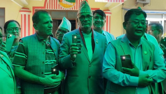 दिउँसै टर्च बालेर सुदूरपश्चिम प्रदेश सरकारको खोजी