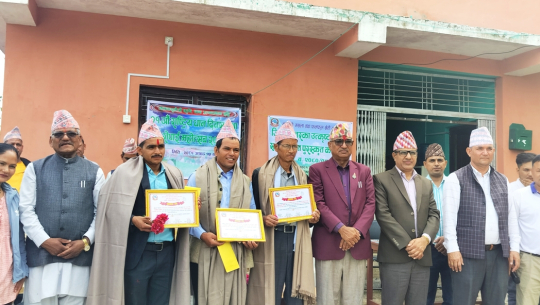 अछामका उत्कृष्ट किसान पुरस्कृत