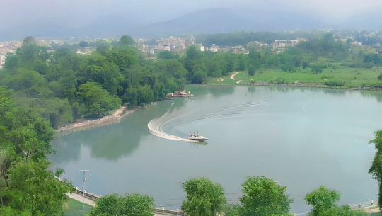 बुलबुले तालमा मोटरबोट सञ्चालन भएपछि...