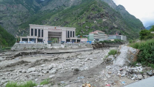 केरूङमा अलपत्र नेपालीलाई स्वदेश फर्काइँदै