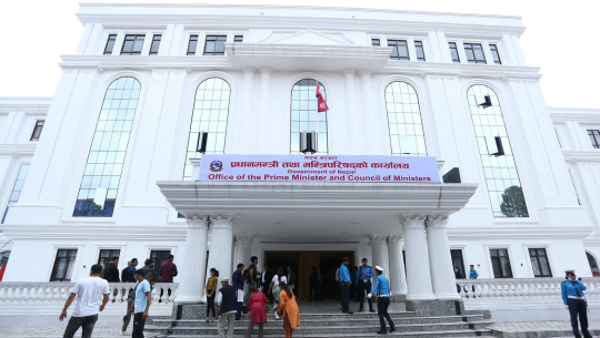 दोहोरो सुविधा लिने पूर्व विशिष्टमाथि सरकारको निगरानी