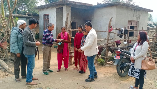 बाजुराका मनकारी पत्रकार सिंह, जसको नामबाट पुरस्कार पाए उसकै परिवारलाई हस्तान्तरण गरे