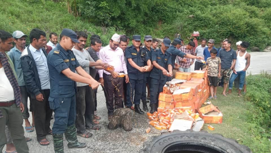 बाजुराको बुढीगंगामा मदिरा सेवन गर्नेलाई ५ हजार जरिवाना