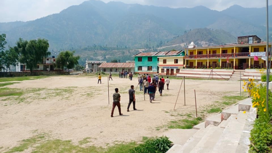 बाजुराका क्वारेन्टिनमा जोखिम मोल्दै आमा र बच्चा