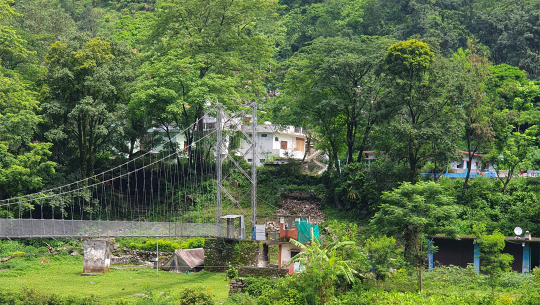 दार्चुलामा पुलका लठ्ठा चुँडिएपछि अनिश्चितकालका लागि आउजाउ बन्द 