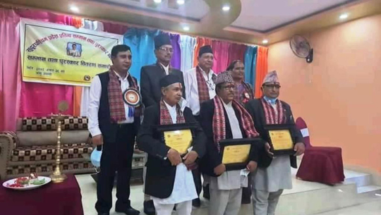 सुदूरपश्चिम सरकारद्वारा तीन स्रष्टा सम्मानित