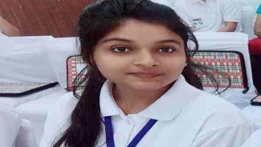 नायक चलचित्रको झल्को, एक दिनको लागि मुख्यमन्त्री बनिन् सृष्टी