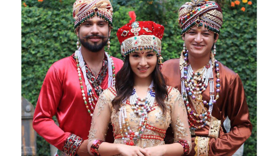 राजकुमारी फकाउँदै सलोन र बिनोद