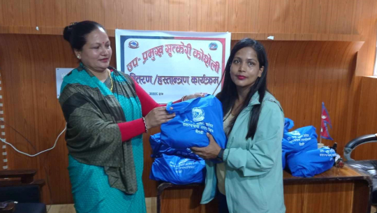 बैतडीको दशरथचन्दमा सुत्केरीलाई ‘उपमेयरको कोसेली’