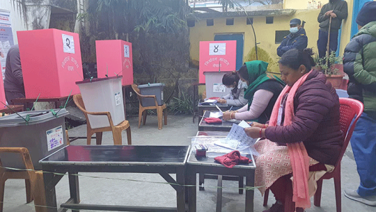 दार्चुलाको तिङ्कर-छाङरुका नागरिकले ५ दिनको बाटो हिँडेर गरे मतदान