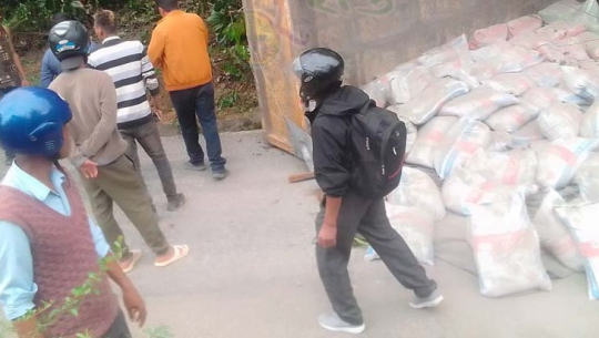 डडेल्धुरामा टिप्पर दुर्घटना  