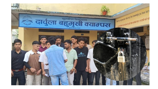  राजनिति मुक्त गर्न भन्दै दार्चुला बहुमुखी क्याम्पसमा विद्यार्थीहरुले गरे तालाबन्दी 