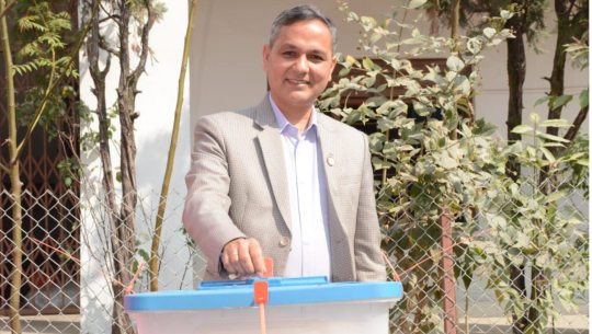 गृहमन्त्री अर्यालद्वारा मतदान